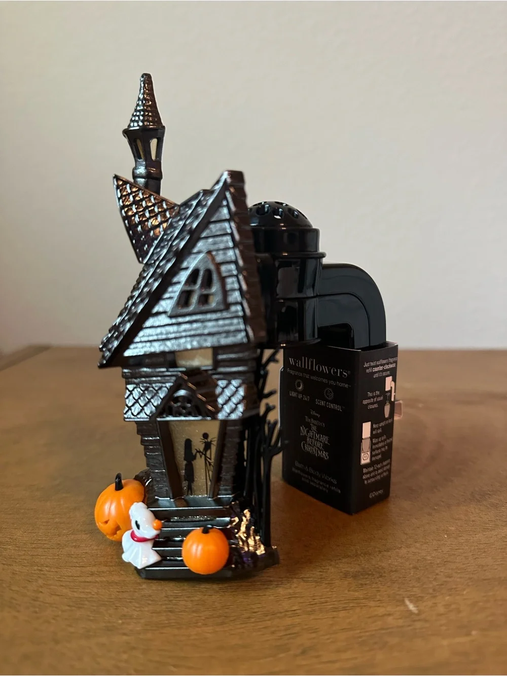 bath and body works X A nightmare before Christmas JACK SKELLINGTON HOME plug